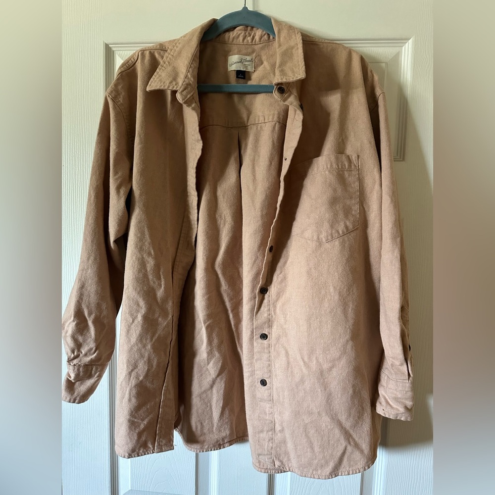 Universal thread button down